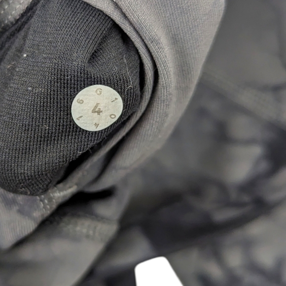 Lululemon Wunder Under Tie Dye Leggings Shibori Black Grey Womens 4 - Picture 9 of 9